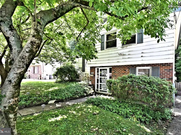 8906 Alicia St, Philadelphia, PA 19115