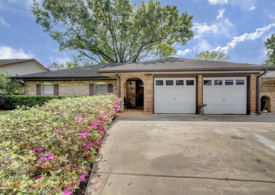 1st image of 7430 Oak Village Dr