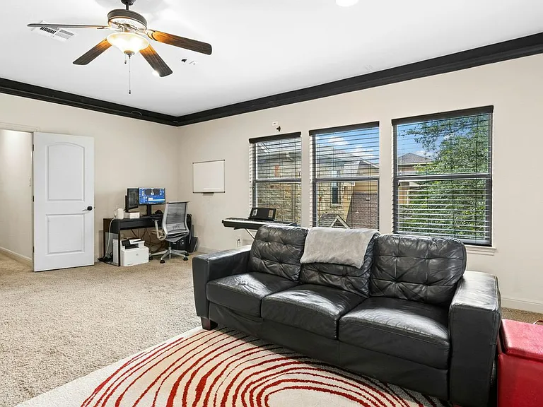 13001 Medina River Way — Photo 29