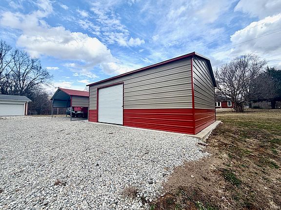 3rd image of 577 Sunny Acres Dr