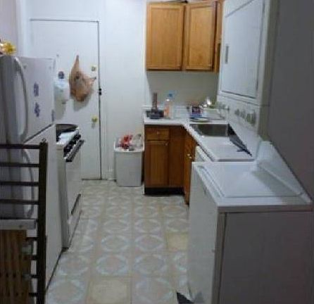 2nd image of 648.5 W Roscoe St #2N