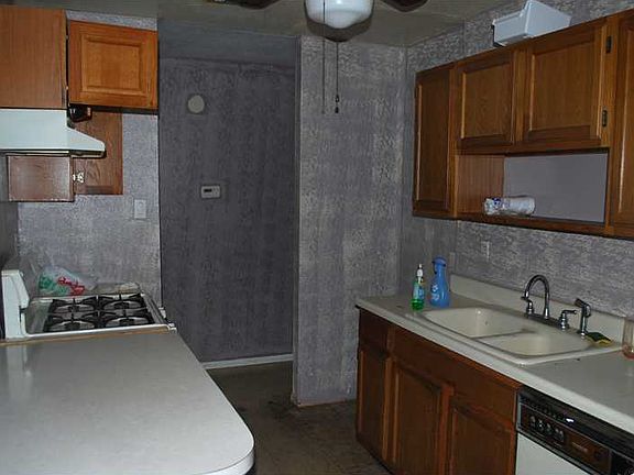 5th image of 3915 California Ave