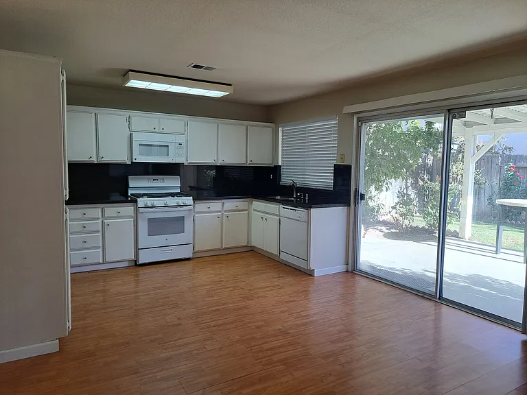 9507 Salinger St — Photo 13