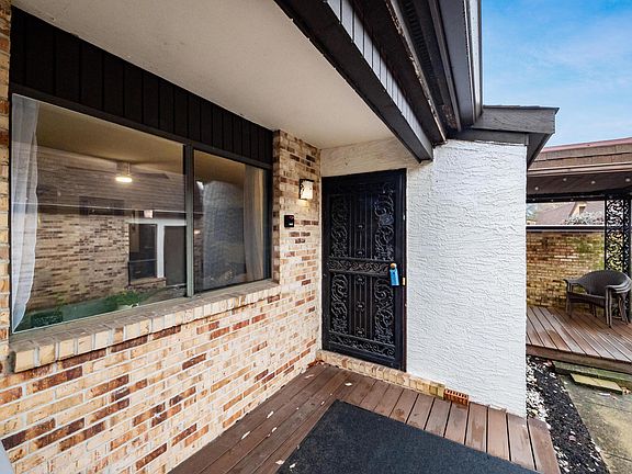 4th image of 4572 Arlingate Dr E