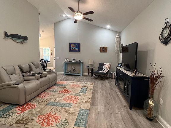 2nd image of 3129 Pinewood Cir