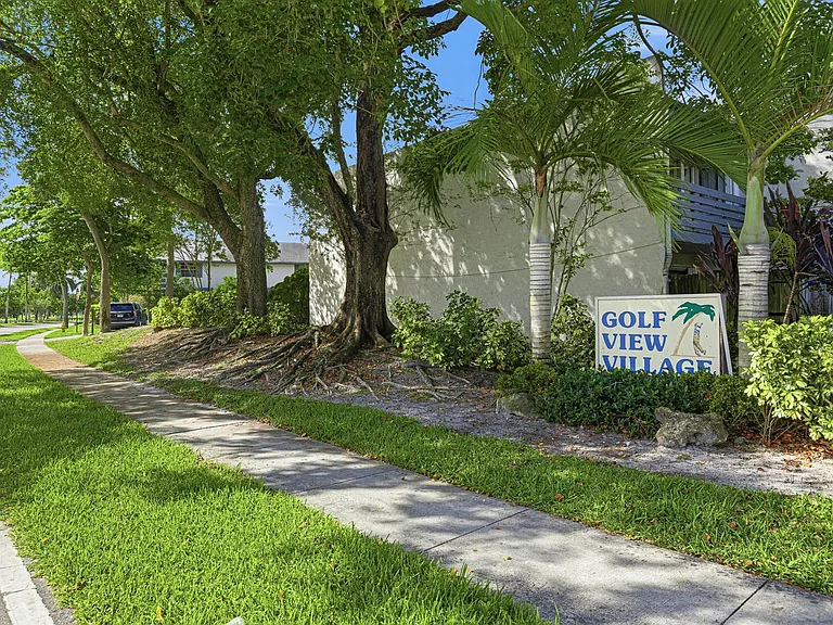 8207 Fairway Rd — Photo 2