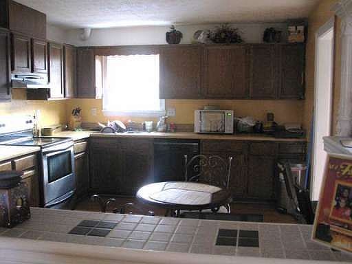 4th image of 715 Oxford Hall Dr