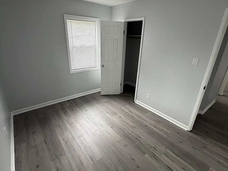 1726 Hosmer Ln — Photo 10