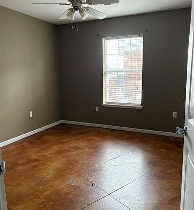 4th image of 100 Louisa Dr