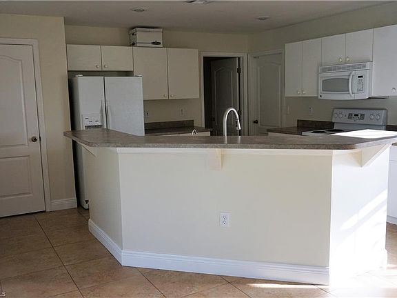 3rd image of 415 NE Juanita Pl