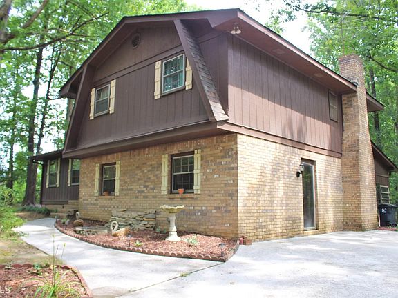 2nd image of 2482 Poplar St
