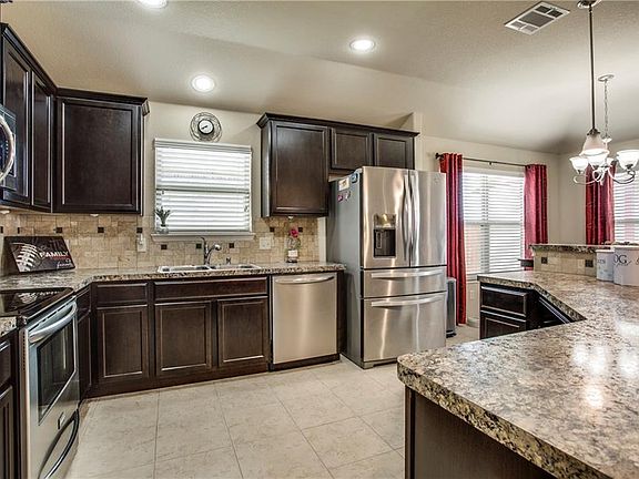 4th image of 3020 Lake Side Dr