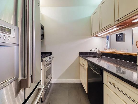 4th image of 415 E 37th St APT 8C