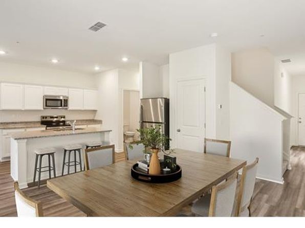 2606 Red Hawk Ln #2606