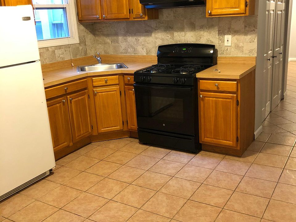 1st image of 994 McLean Ave #1