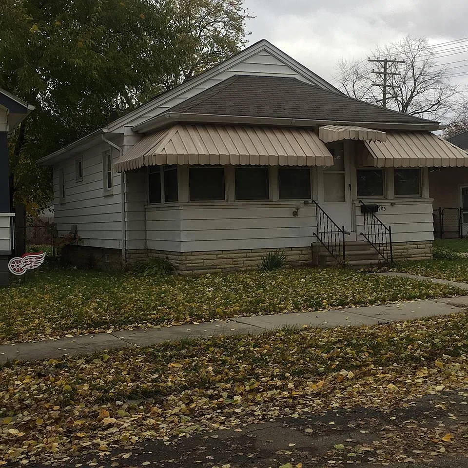 1905 Academy Ave photo 1