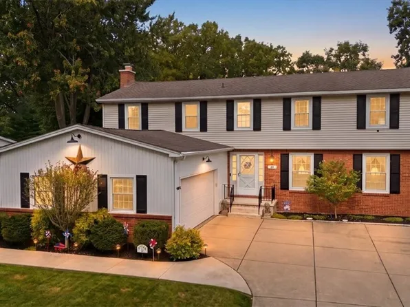 26 Chasewood Ln, East Amherst, NY 14051