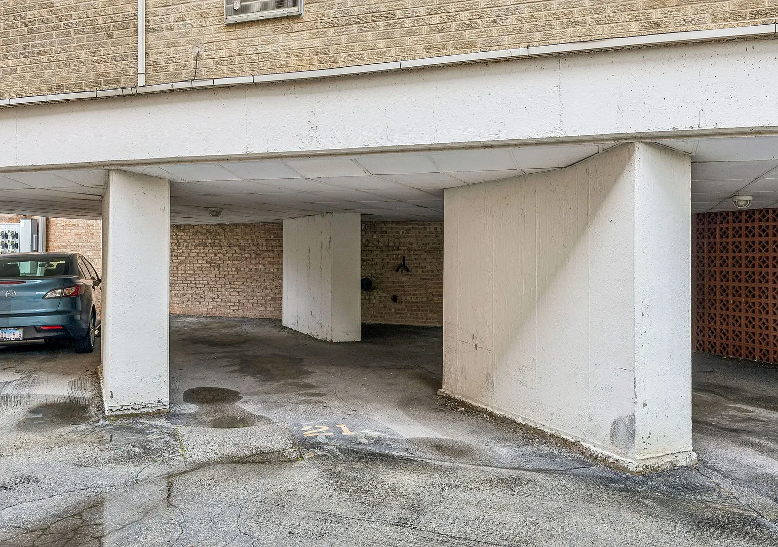 3 bed, 1200 sqft, $2,500 — Photo 2