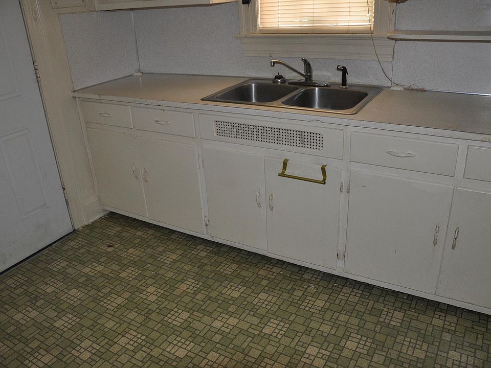 2nd image of 1304 Rosewood Ave