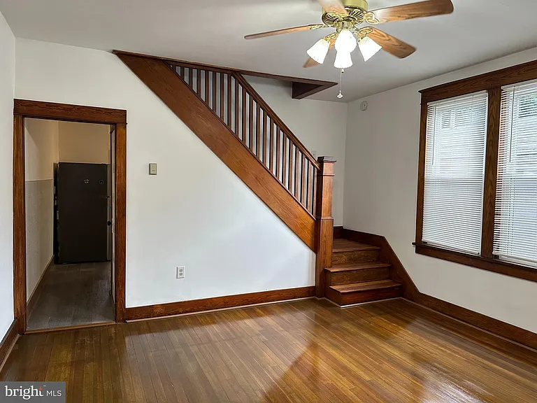 239 N Stratton St — Photo 10