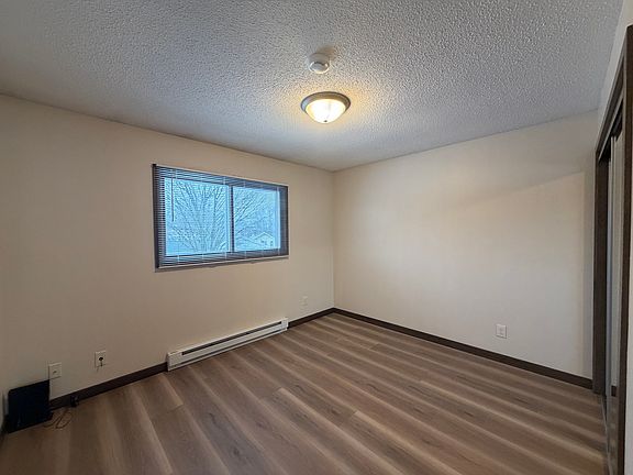 3rd image of 905 Redwood St W #3