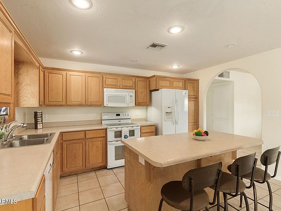 3rd image of 2140 W Wood Dr
