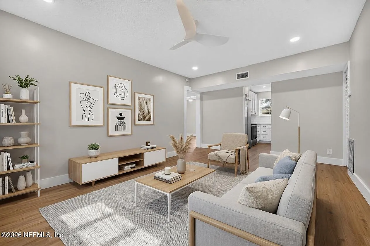 2 bed, 1.0 bath, 830 sqft, $1,895 — Photo 2