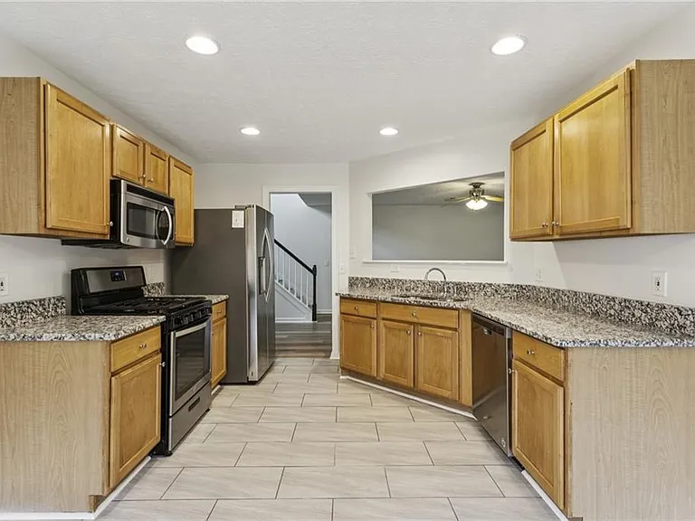 208 Carrington Way — Photo 3