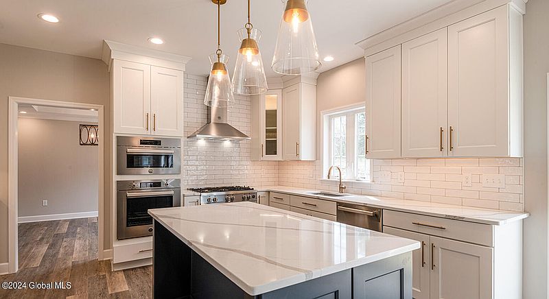4th image of 32 Farmington Court