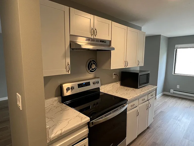 Eagle Court Apartments — Photo 24