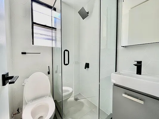 Rented by HOLTON REAL ESTATE INC. | media 22