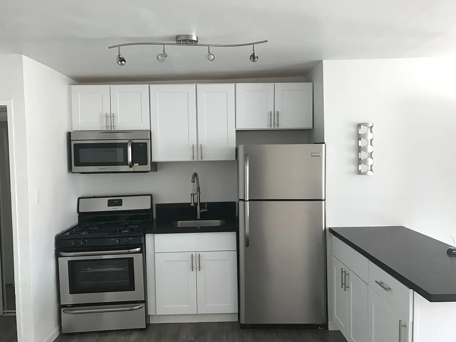 Glendale Flats — Photo 1