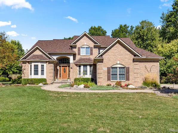 27142 Newberry Blvd, Brownstown, MI 48134