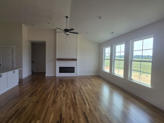 5th image of 785 Mello Dr