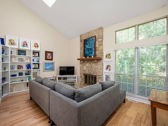 5th image of 6456 Bay Vista Ct