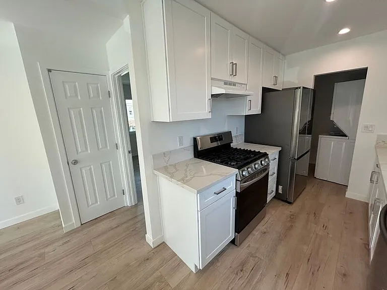 1467 E Broadway #1467.5 — Photo 5