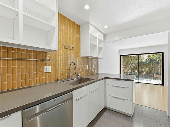 3rd image of 2071 Holly Branch Ct