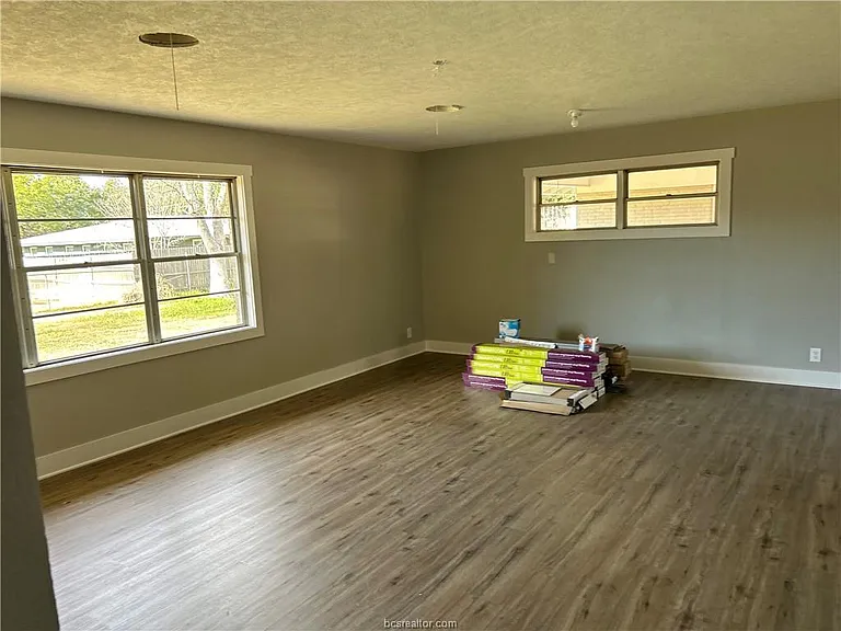 1509 Bennett St — Photo 8
