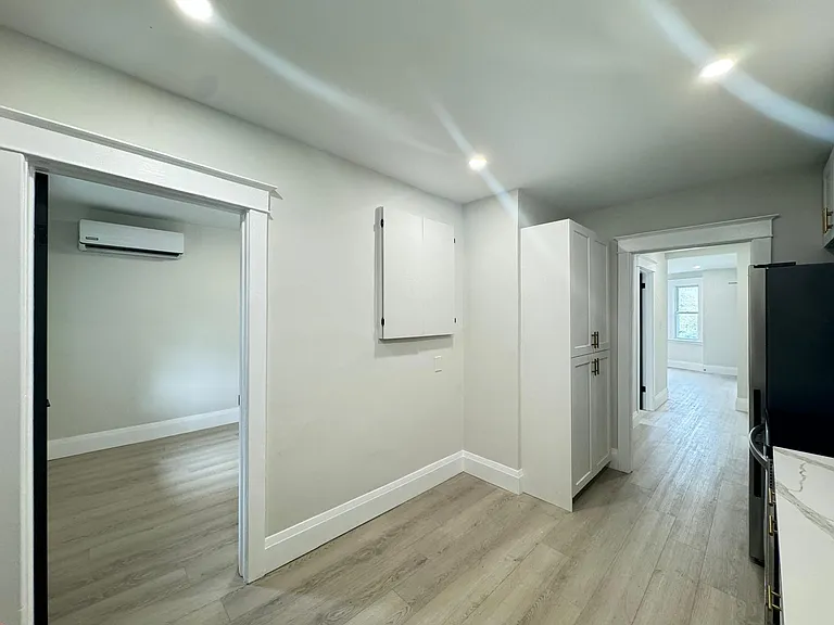 931 Main St E #4 — Photo 20