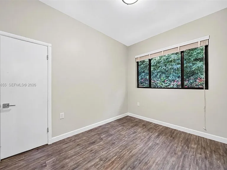 460 W Dilido Dr — Photo 29