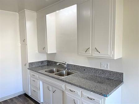 3rd image of 5167 Yarmouth Ave #13