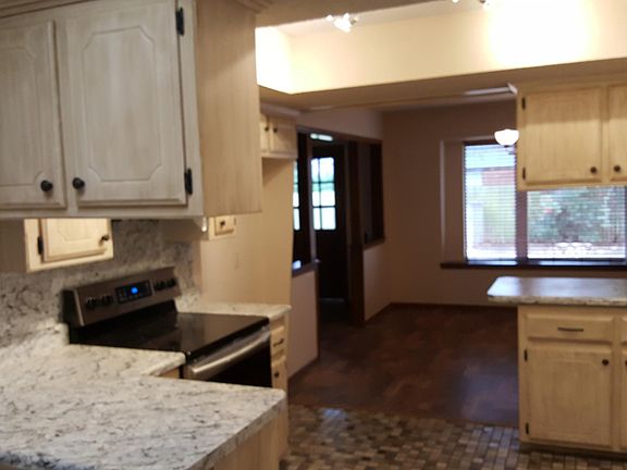 5th image of 2422 Countrywood Ln
