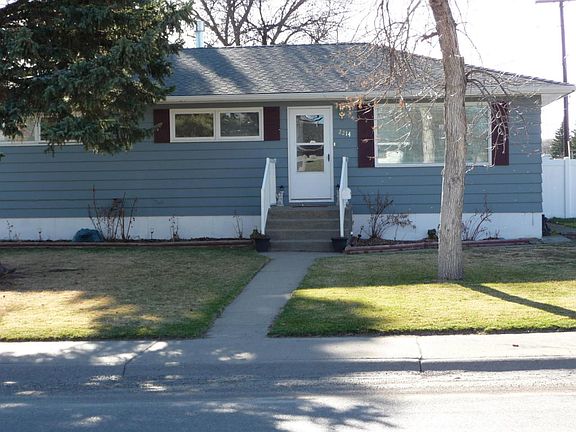 3rd image of 2214 4th St NE