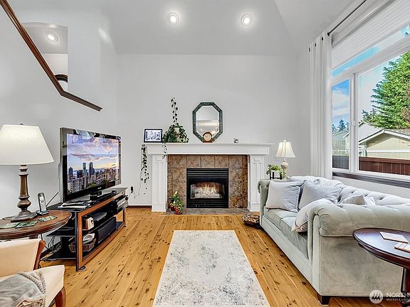 4th image of 16902 120th Avenue E