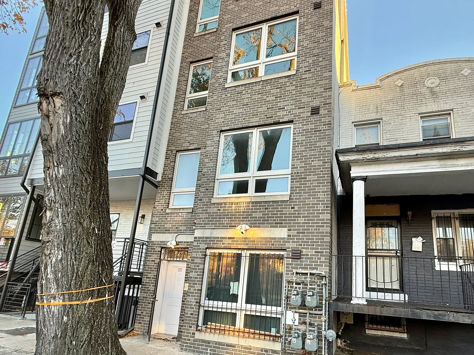2 bed, 1.5 bath, 702 sqft, $2,500 — Photo 1