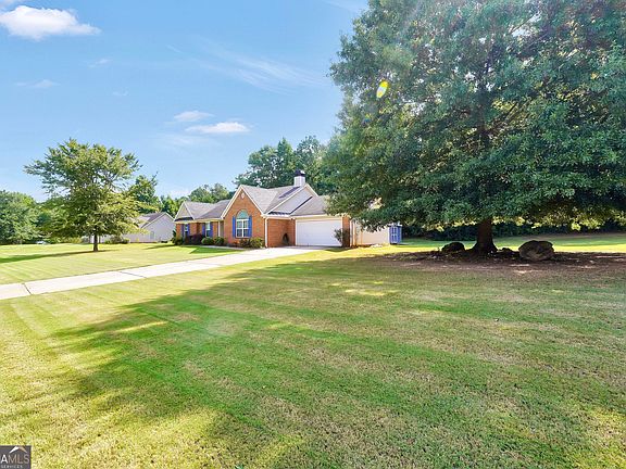 3rd image of 167 Woodlands Dr