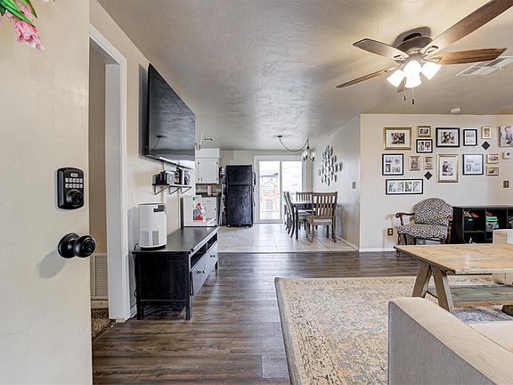 3rd image of 1628 Serenade Dr