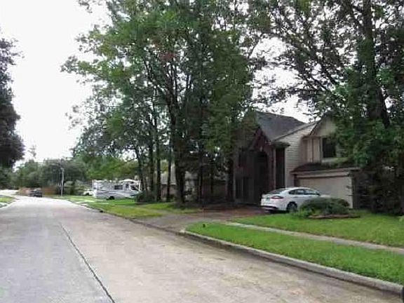 Exterior Neighborhood (street photo)