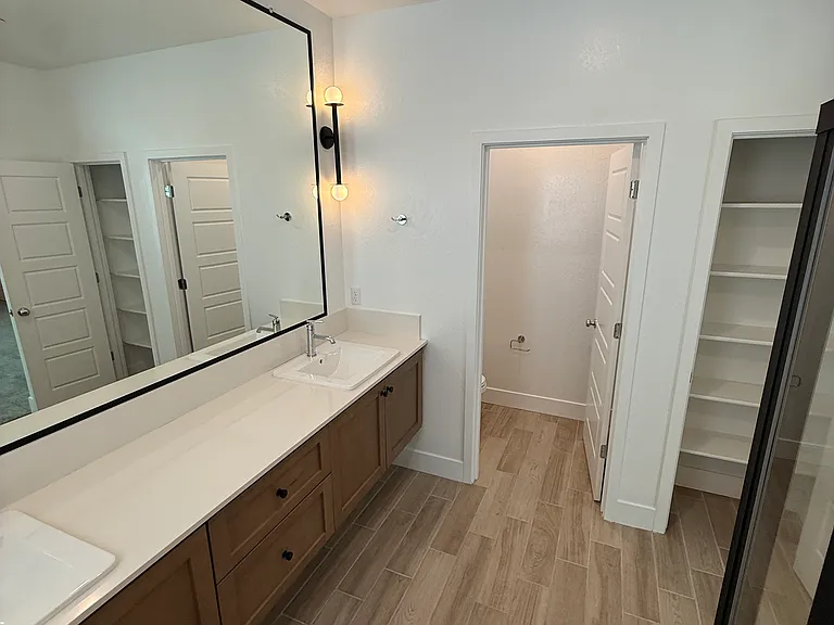 2762 E Tamarind Dr — Photo 24