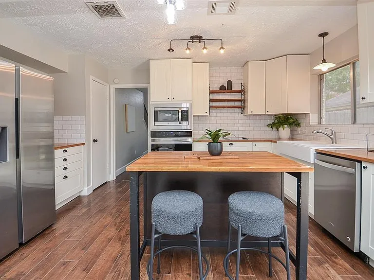 22118 Fincastle Dr — Photo 4